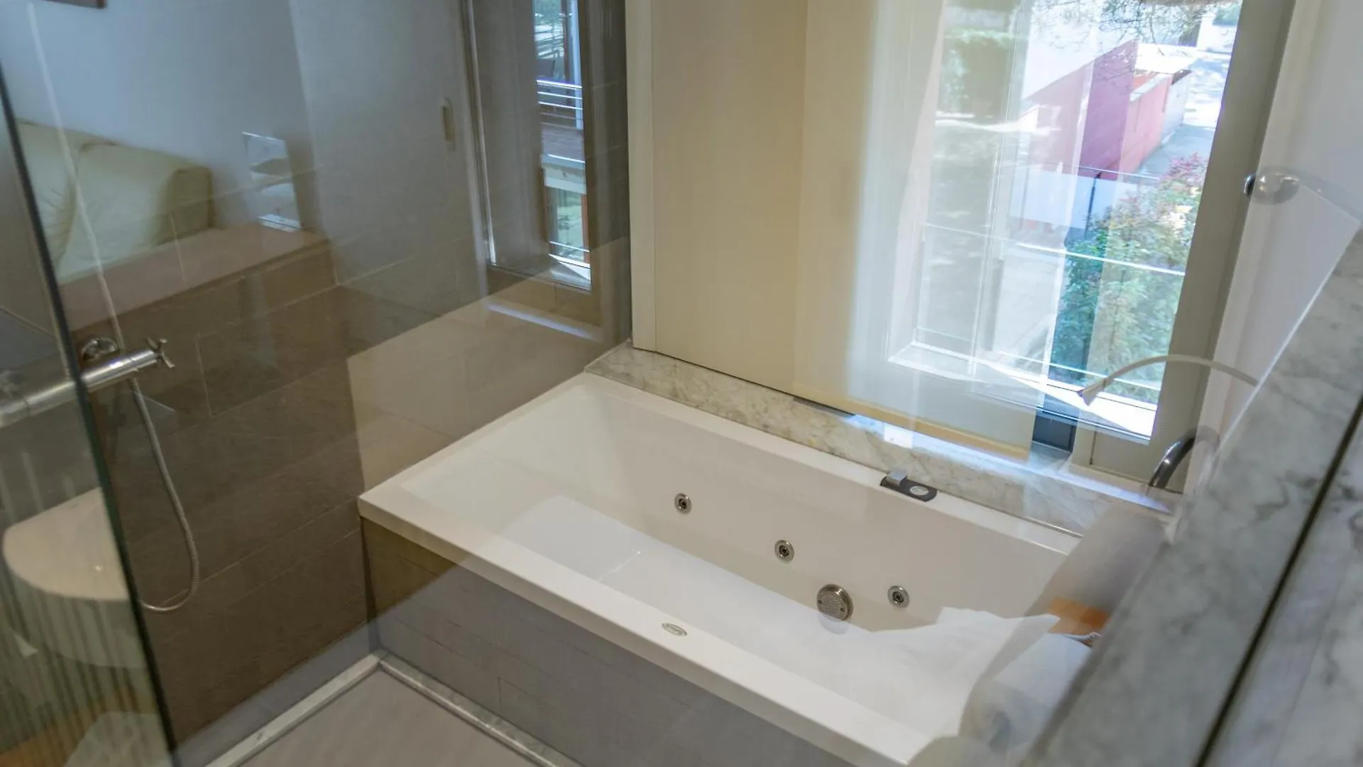 Nm Suites By Escampa Hotels بلاتجا ذارو