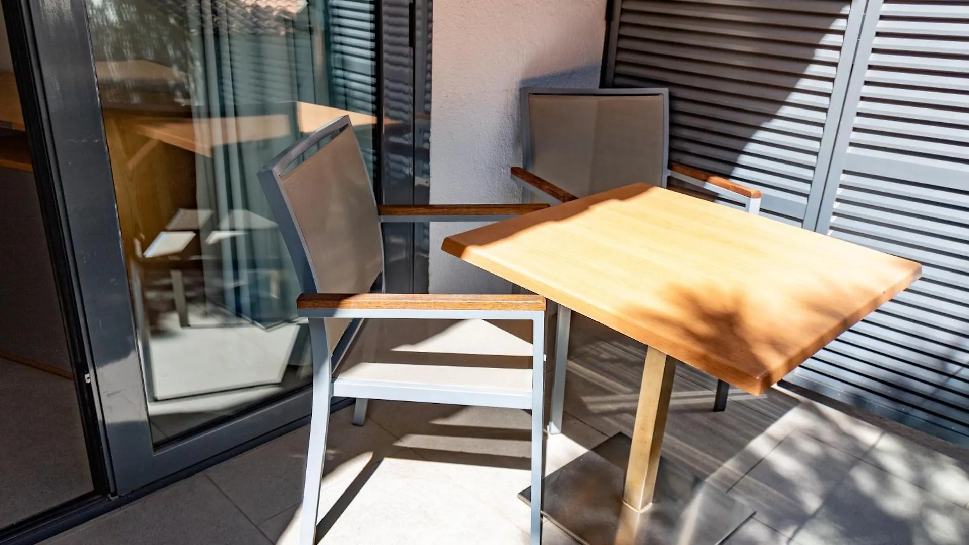Nm Suites By Escampa Hotels بلاتجا ذارو 4*,  إسبانيا